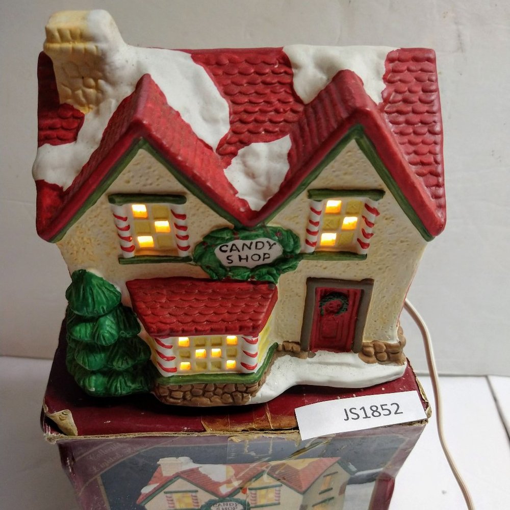 LIGHTED Candy Shop Collectible Lighted House EUC